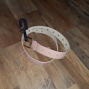 No boundaries NWT faux pearl-like pink belt size L